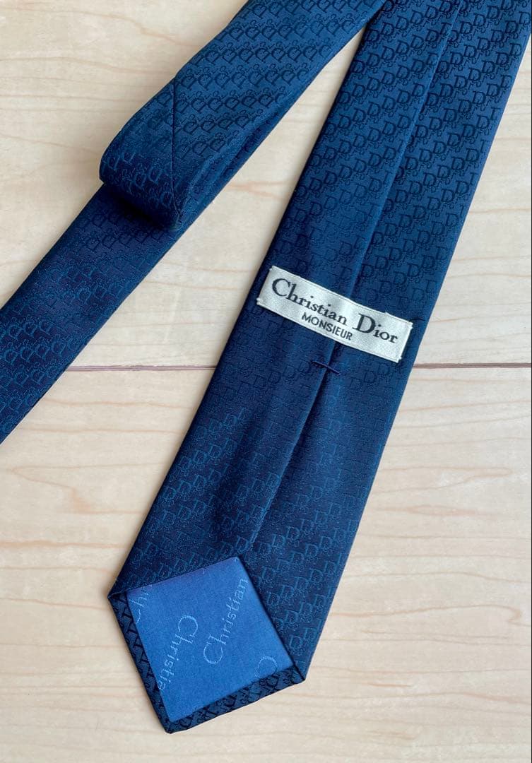 美品　Christian Diorネクタイ　紺　シルク100% 絹　総ロゴ