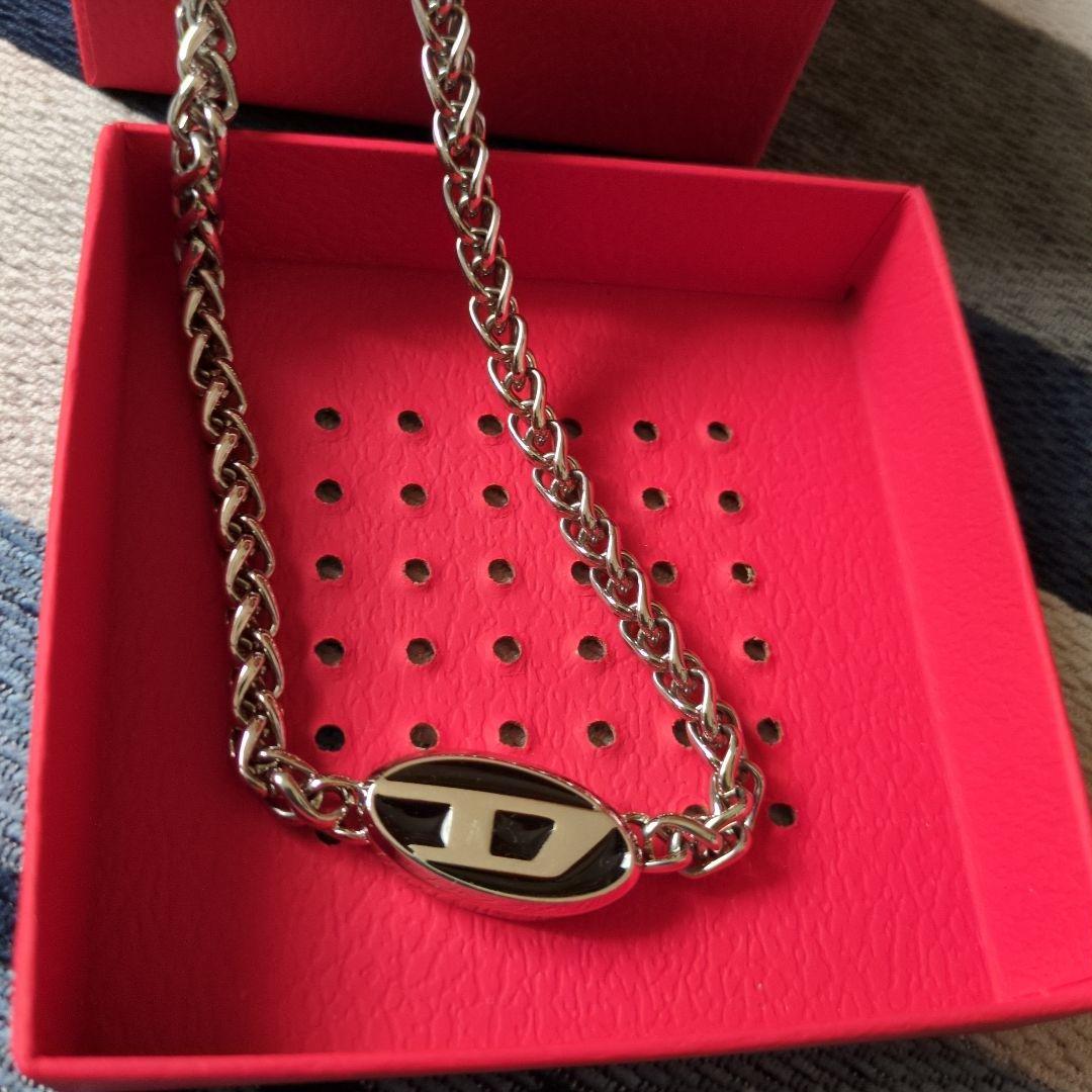 DIESEL シルバー チェーンネックレス ロゴプレート付き