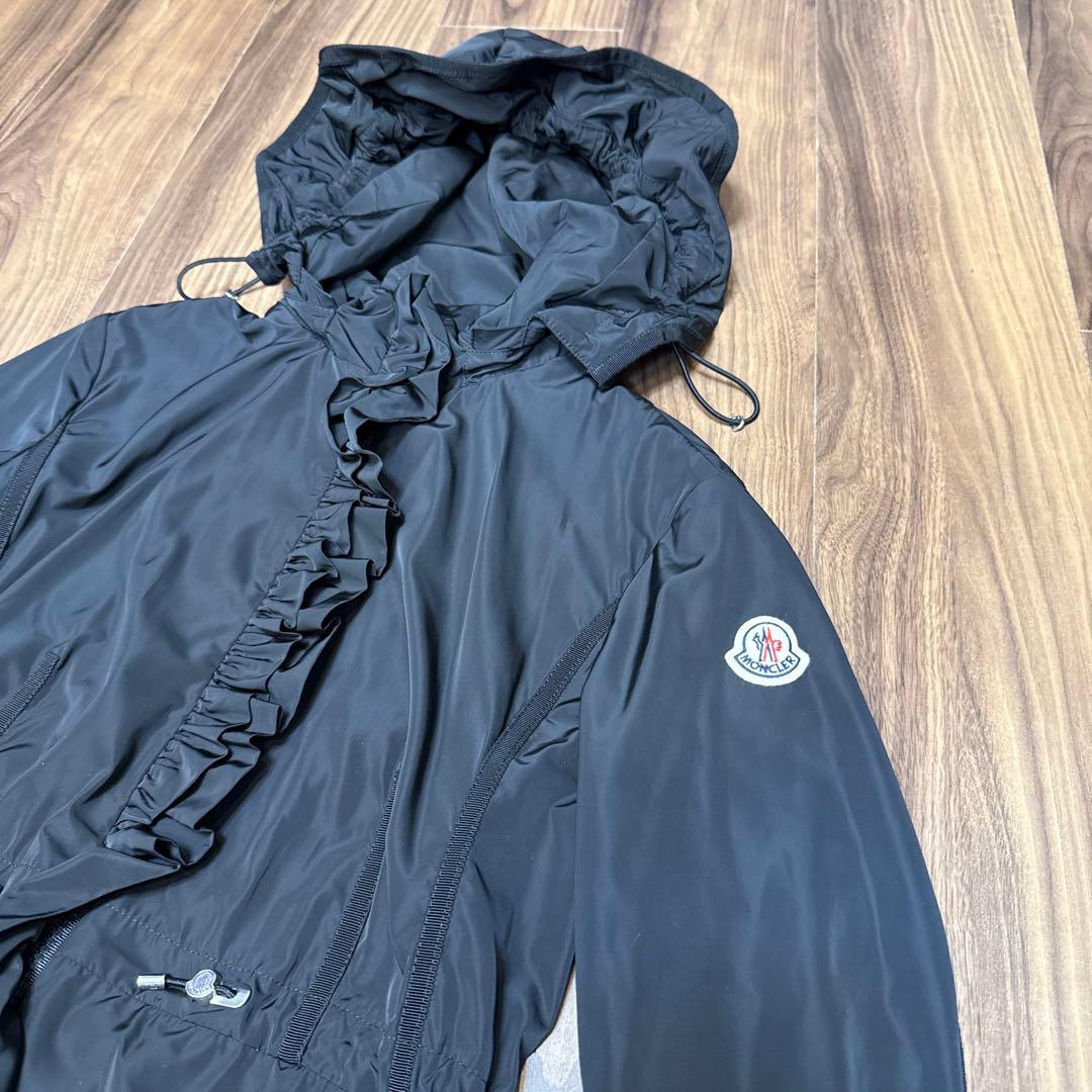 モンクレールフリル付きトレンチコート