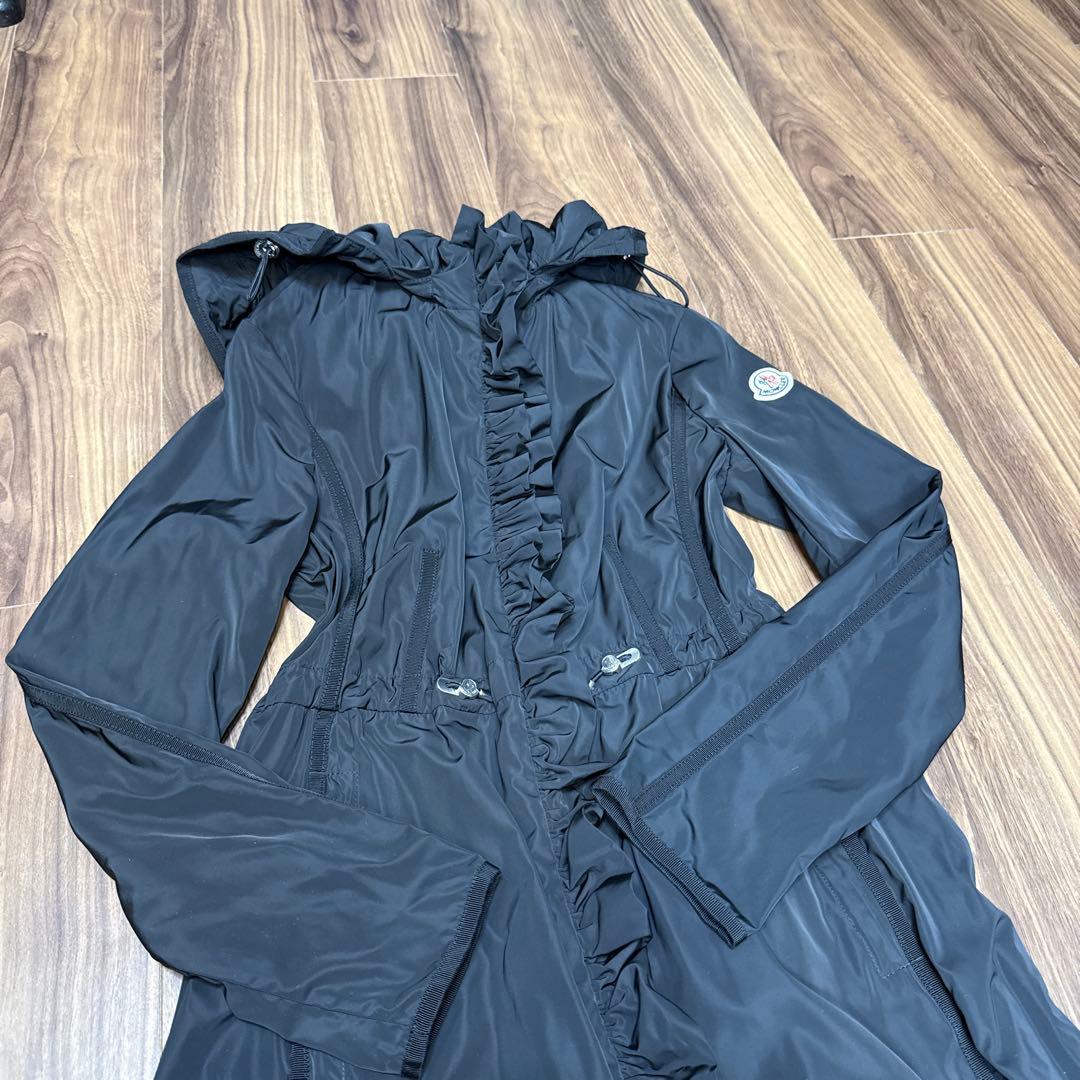 モンクレールフリル付きトレンチコート