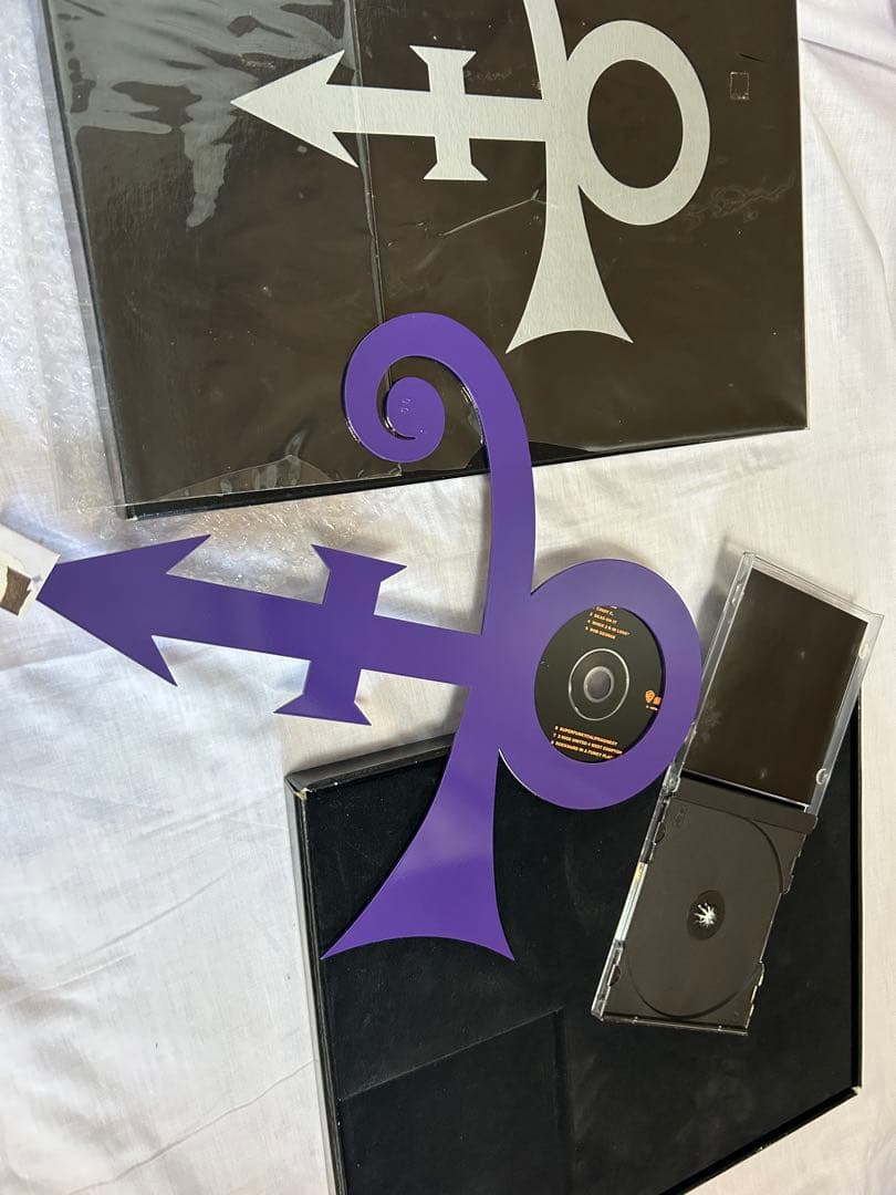 Prince CD 紫色シンボルデザイン　外装一部剥がれ有り