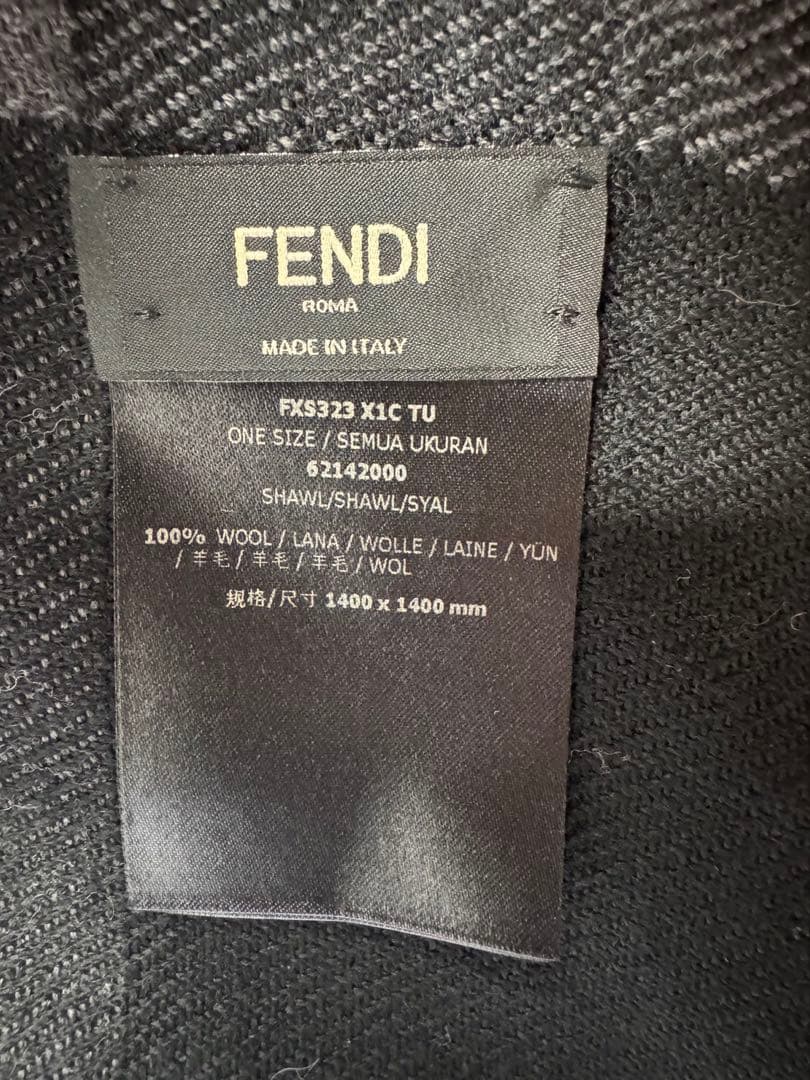 g833 FENDI マフラー ストール　ズッカ柄　イタリー製　ウール100%