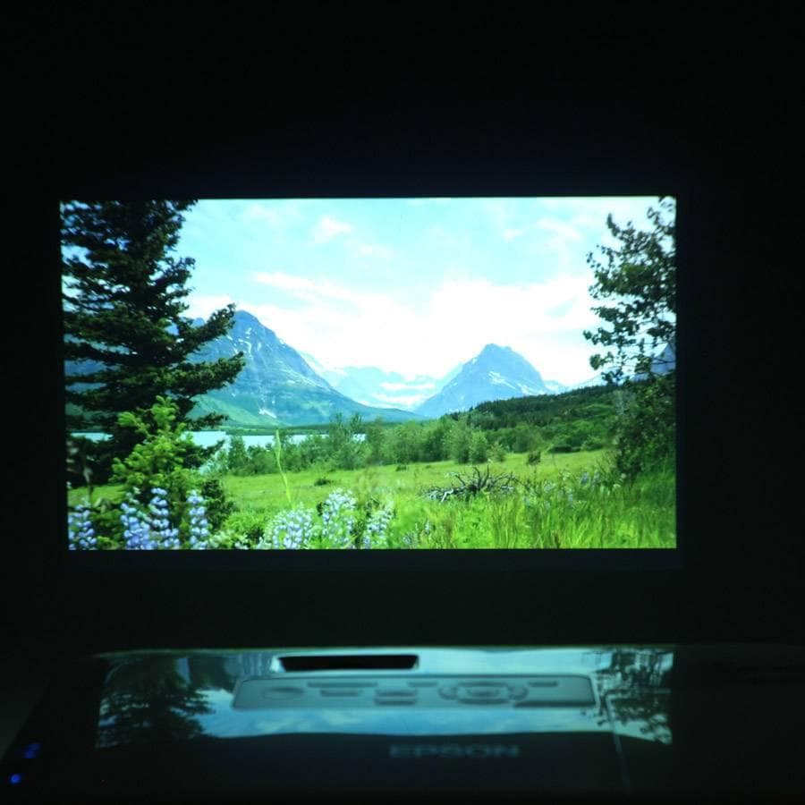 動作品 極美品 EPSON EB-1785W ビジネスプロジェクター 明るく軽量