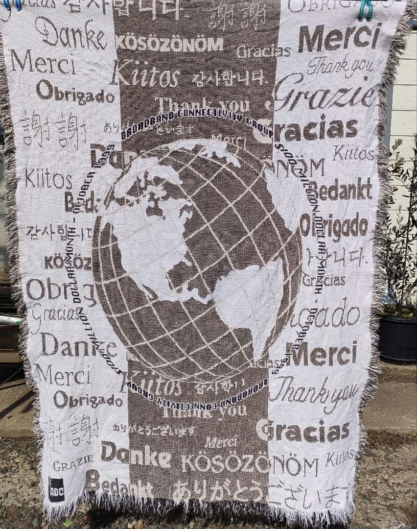 地球儀デザインの多言語ラグ