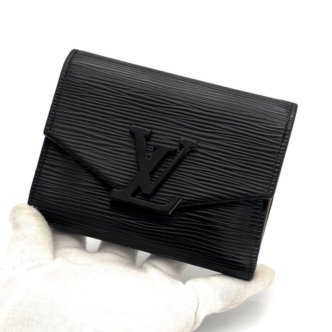 【超美品】ルイヴィトン エピ ヴィクトリーヌ 新型 三つ折り財布 ブラック 黒