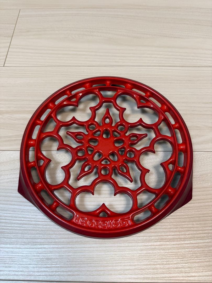 LE CREUSET 鍋敷き ラウンド・トリベット　レッド　直径22cm