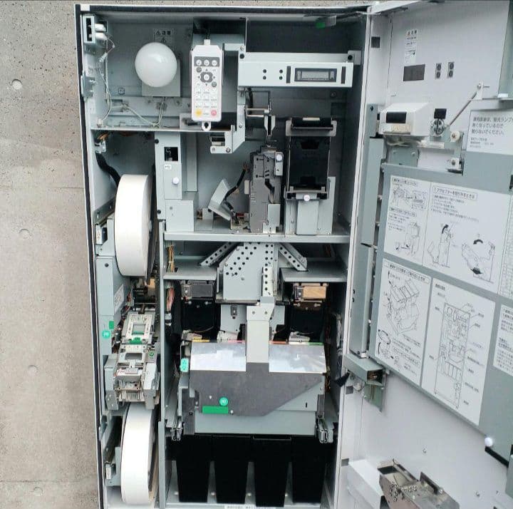 新500円・新紙幣対応済■グローリーVT-B10券売機　送料無料　2