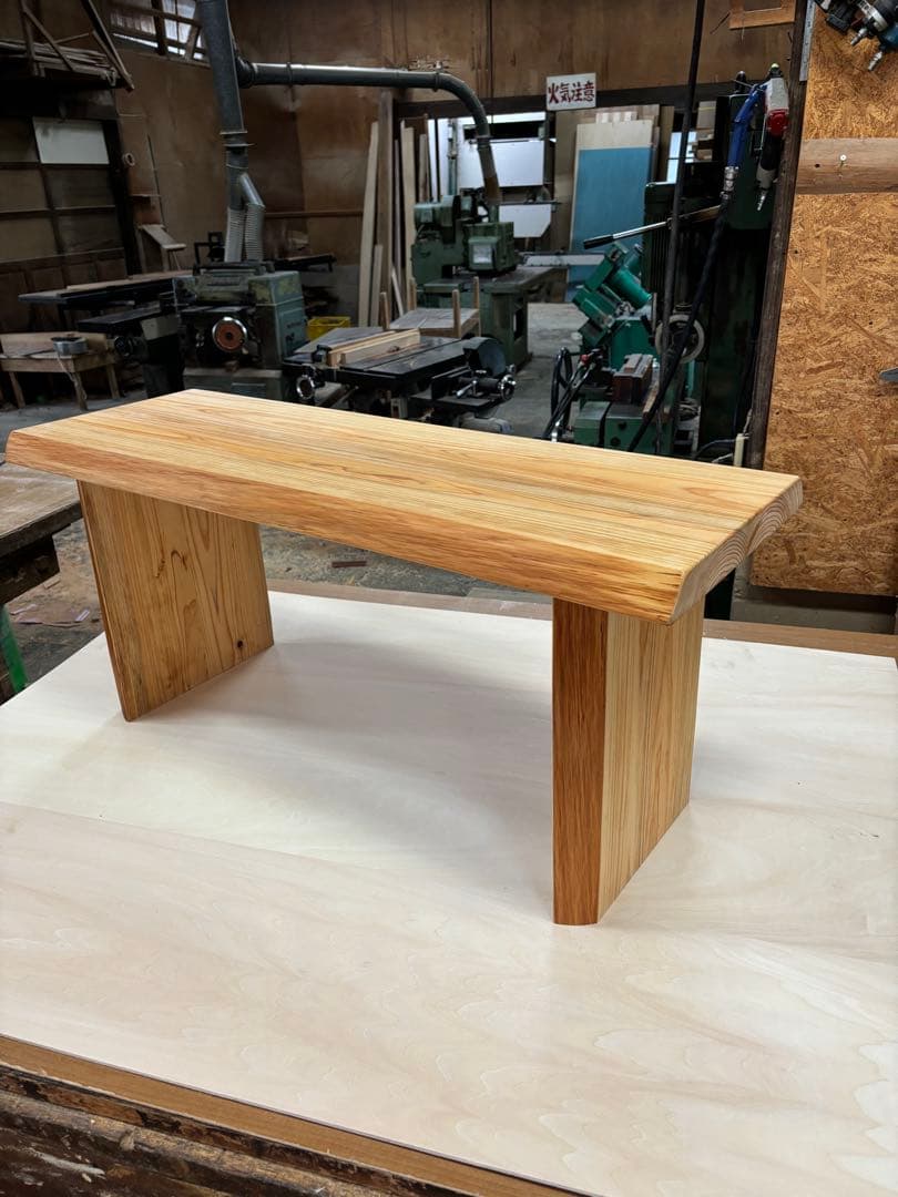 ヒノキのテーブル　耳付き板