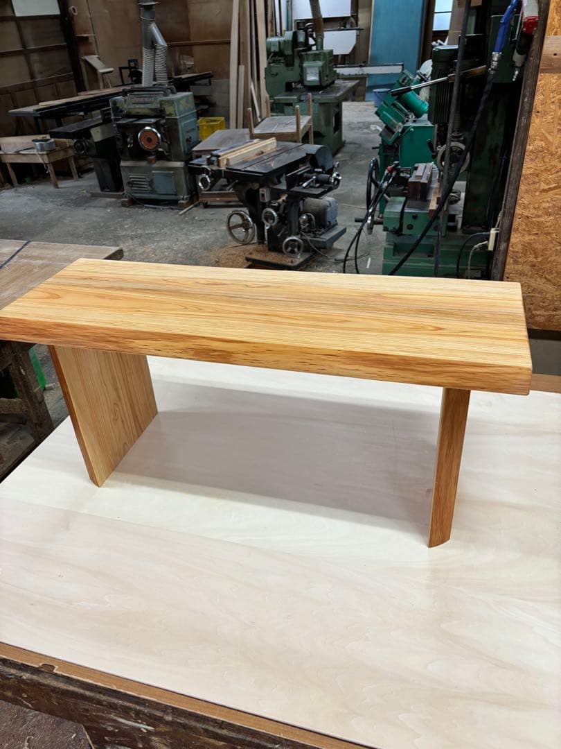 ヒノキのテーブル　耳付き板