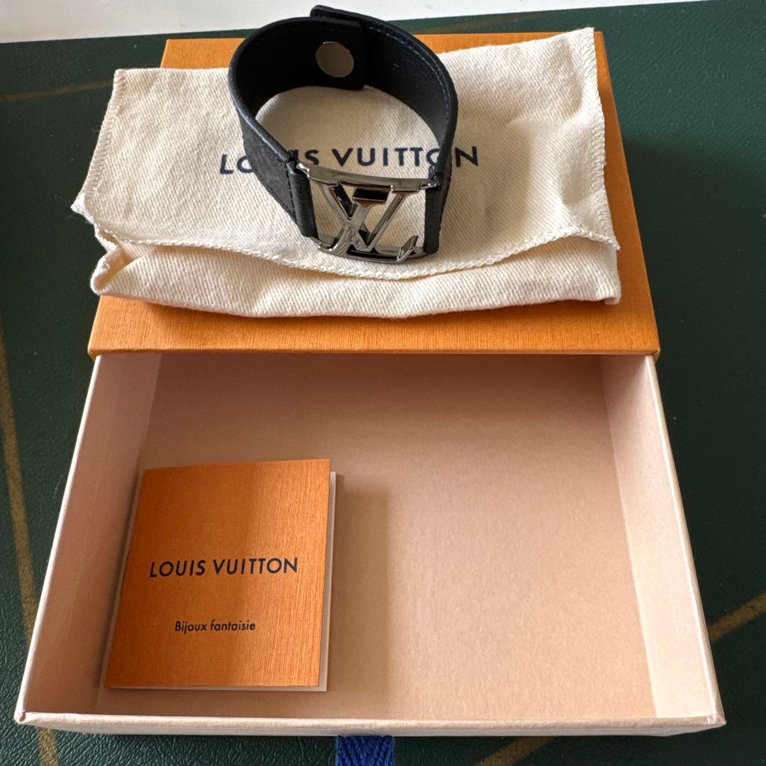 LOUIS VUITTON ブラックレザーバングル