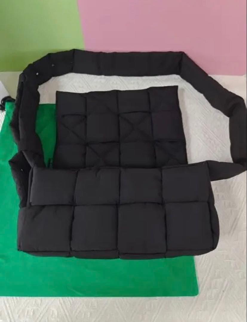 BOTTEGA VENETA パデッドカセットナイロンショルダーバッグ ブラック