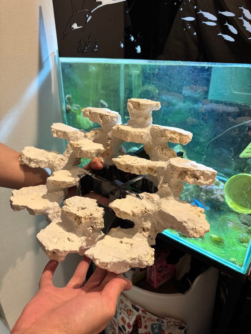 人工ライブロック白色 約5kg 吊り下げ風レイアウト