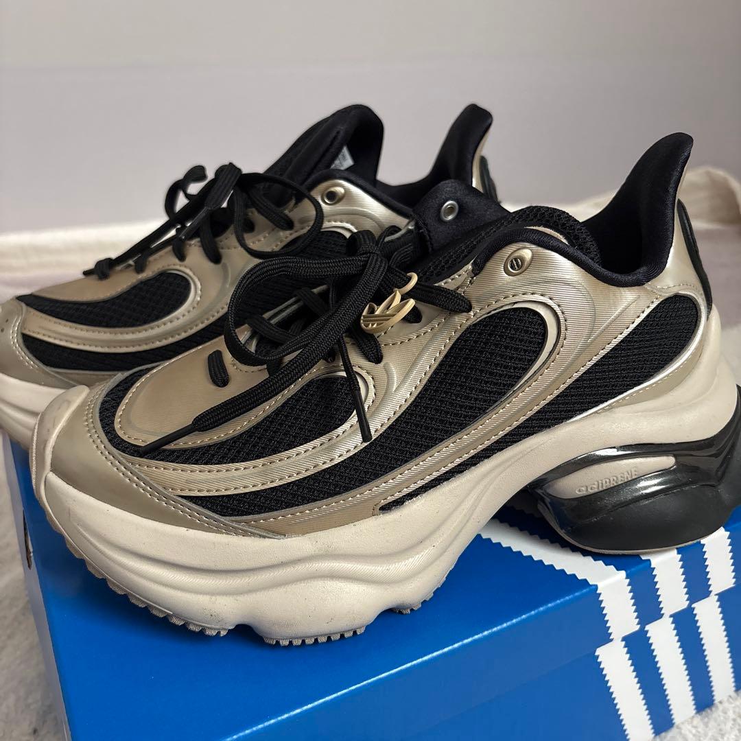 adidas オズヴィーナス OZVENUZ W ブラック/シルバー 24