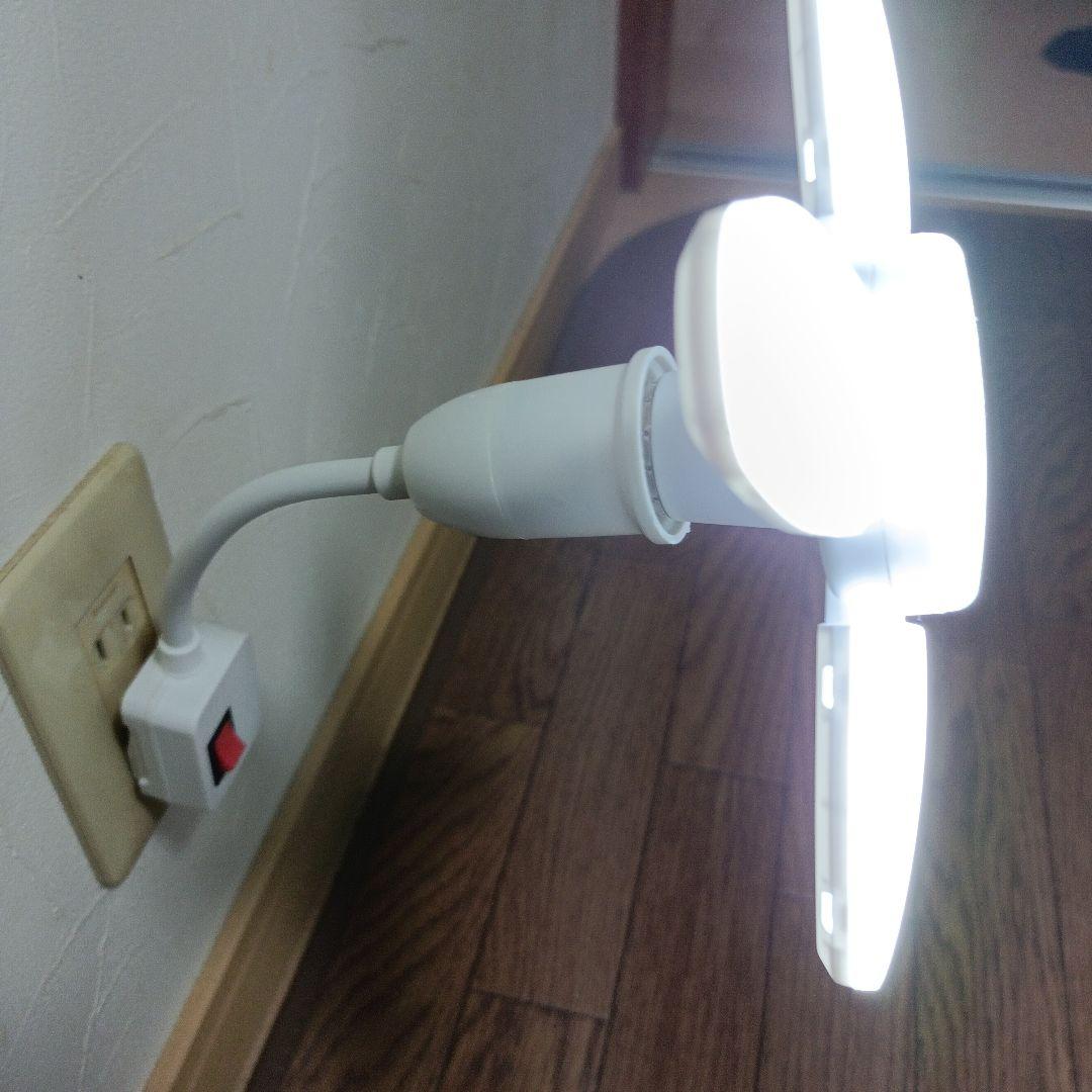 ガレージ、倉庫、作業灯部屋LED電球 4枚羽根 3個スイッチコード金具セット