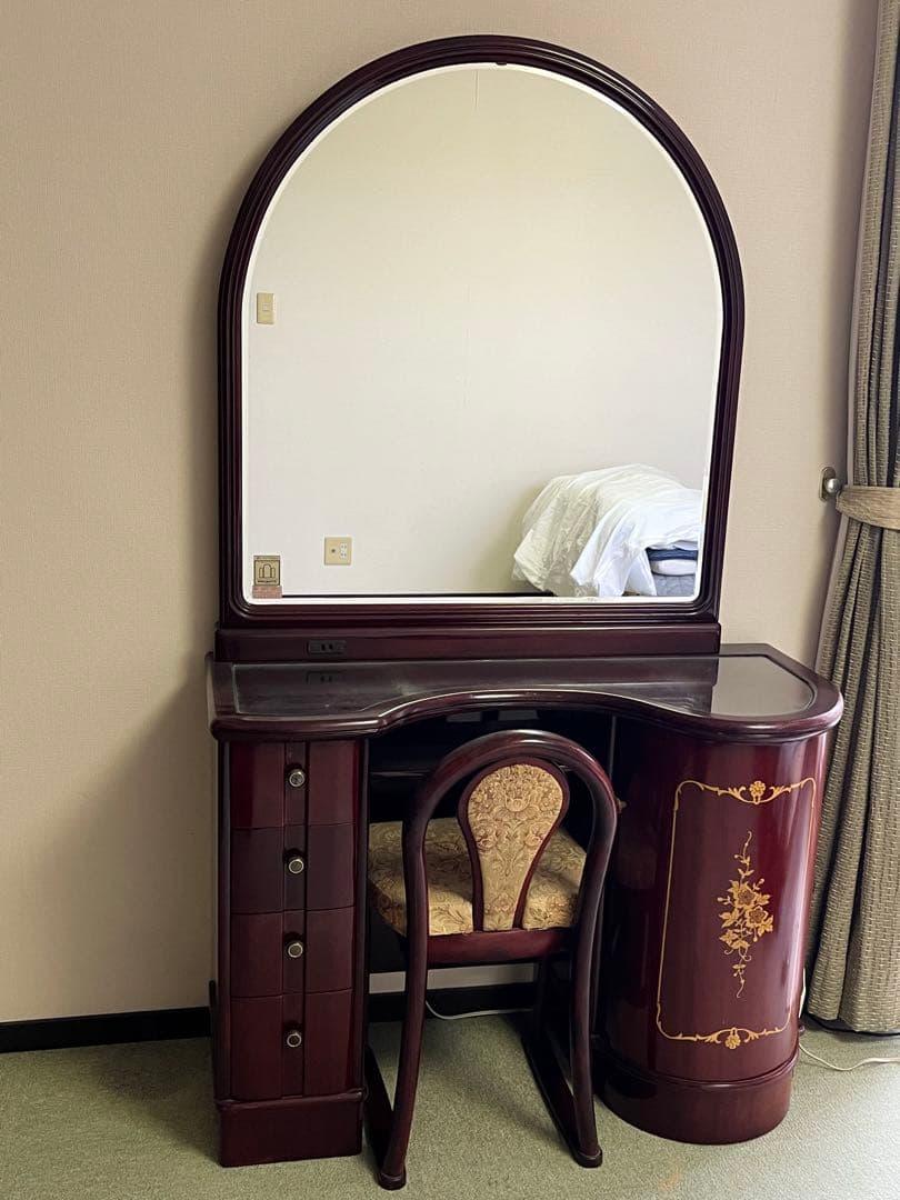 ヨーロピアン調　ドレッサー