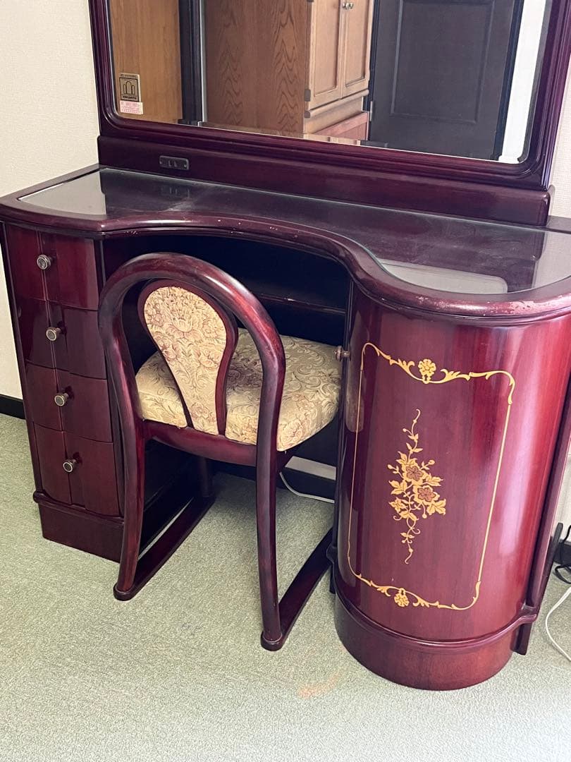 ヨーロピアン調　ドレッサー