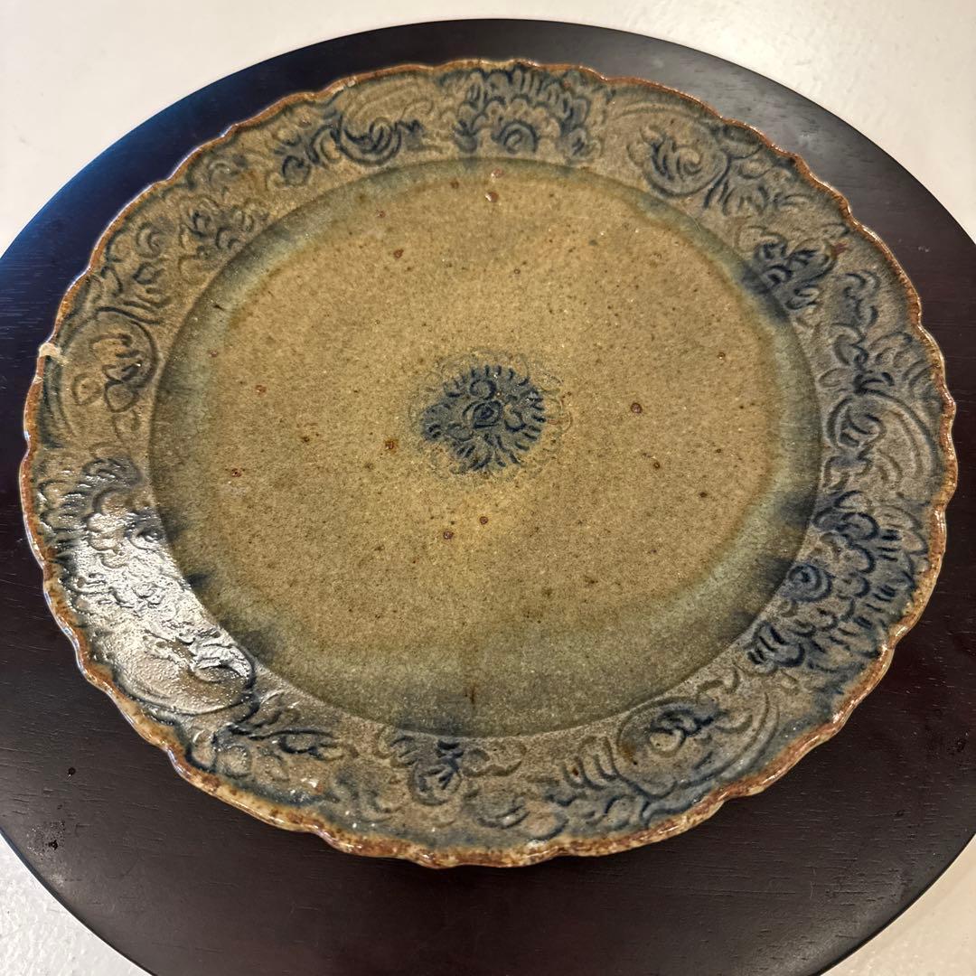 イムサエムさんのお皿 欠けあり1箇所 装飾的な青茶色の陶器皿