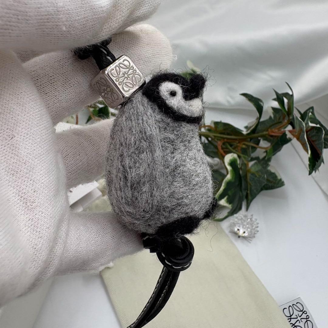 LOEWE　 ベビーペンギン レザーチャーム アナグラム ダイス