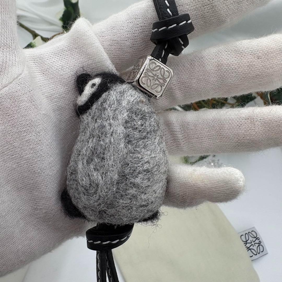 LOEWE　 ベビーペンギン レザーチャーム アナグラム ダイス