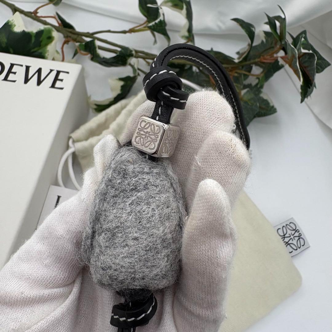 LOEWE　 ベビーペンギン レザーチャーム アナグラム ダイス