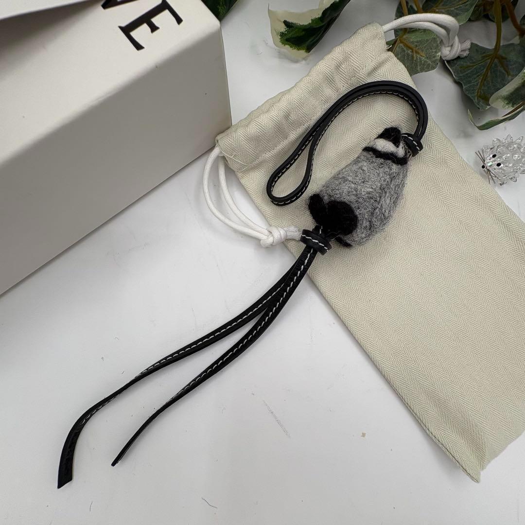 LOEWE　 ベビーペンギン レザーチャーム アナグラム ダイス