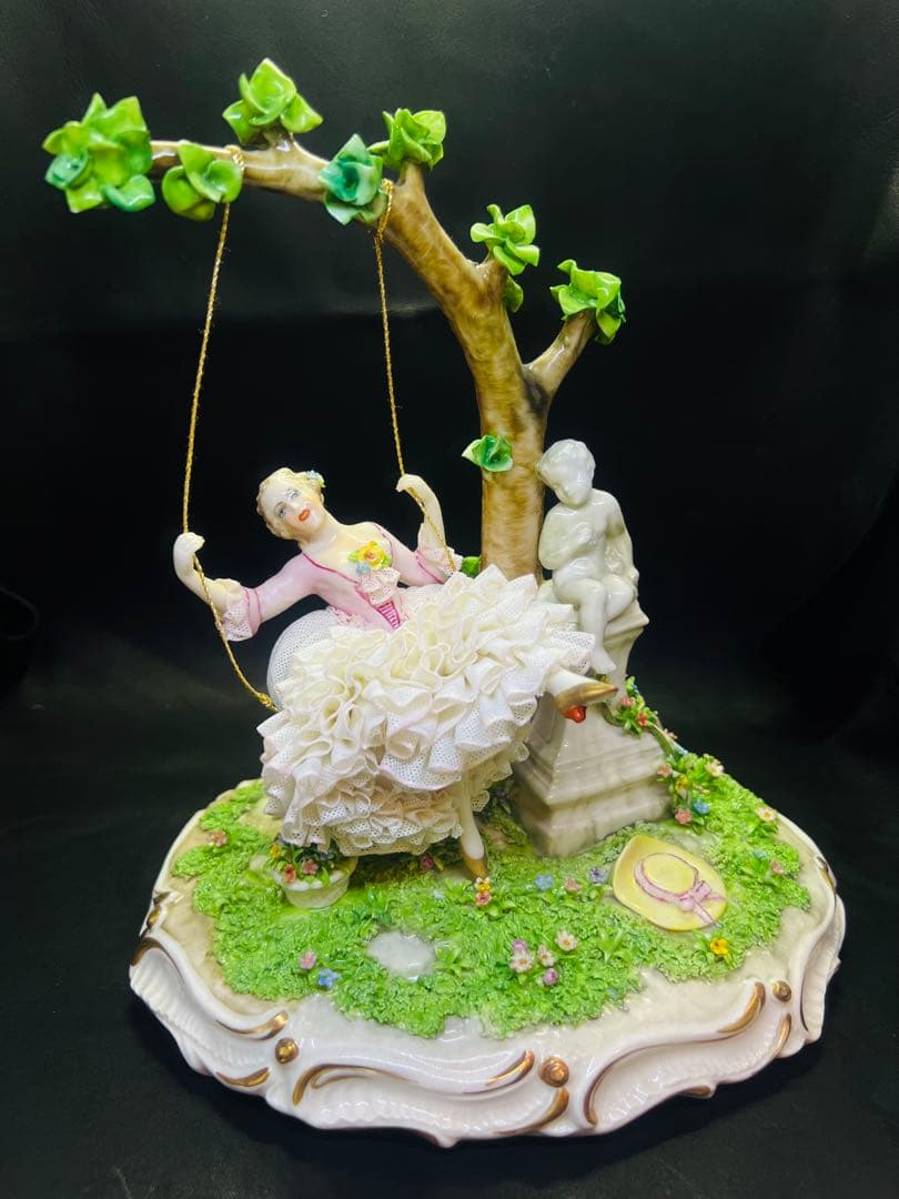 ロココ風 陶器製少女のブランコ置物