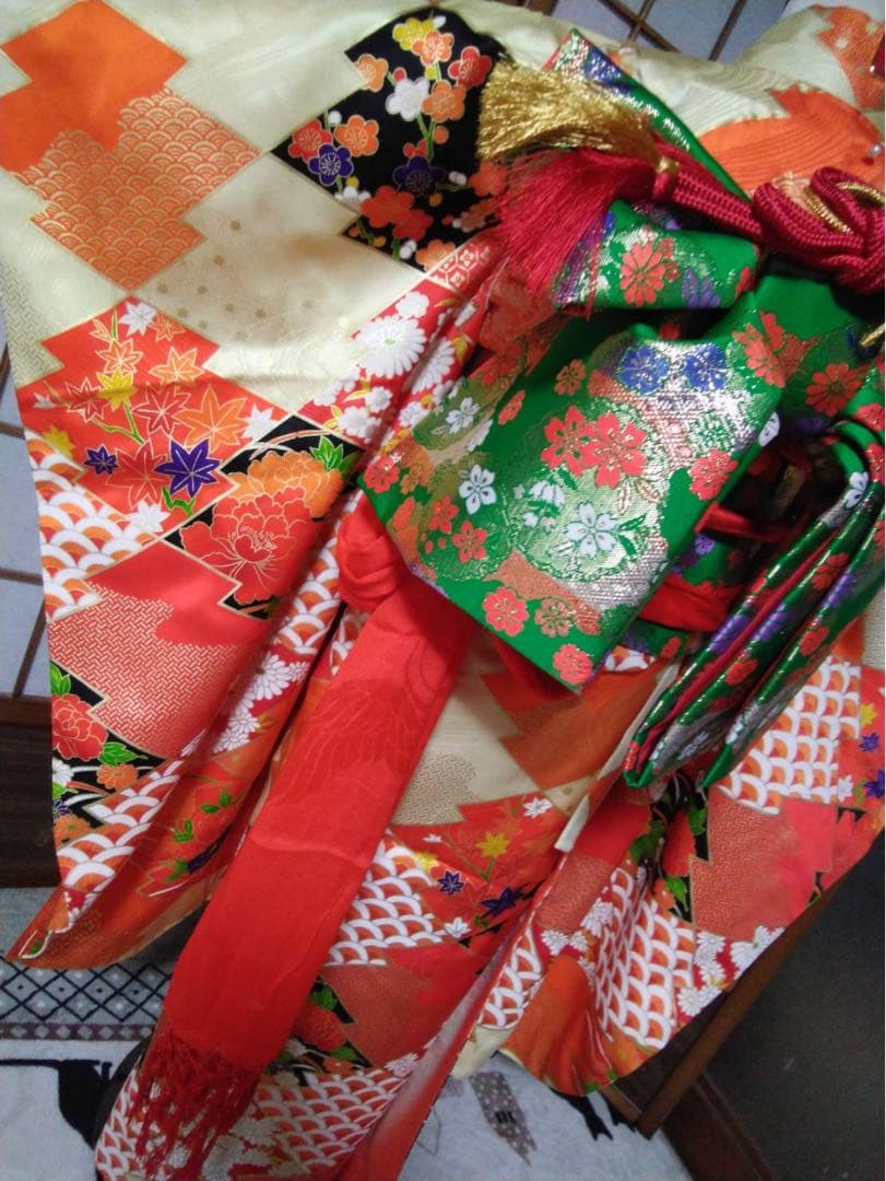 ichiyo です。7歳向け・正絹・お着物のセット・目立たない汚れあり