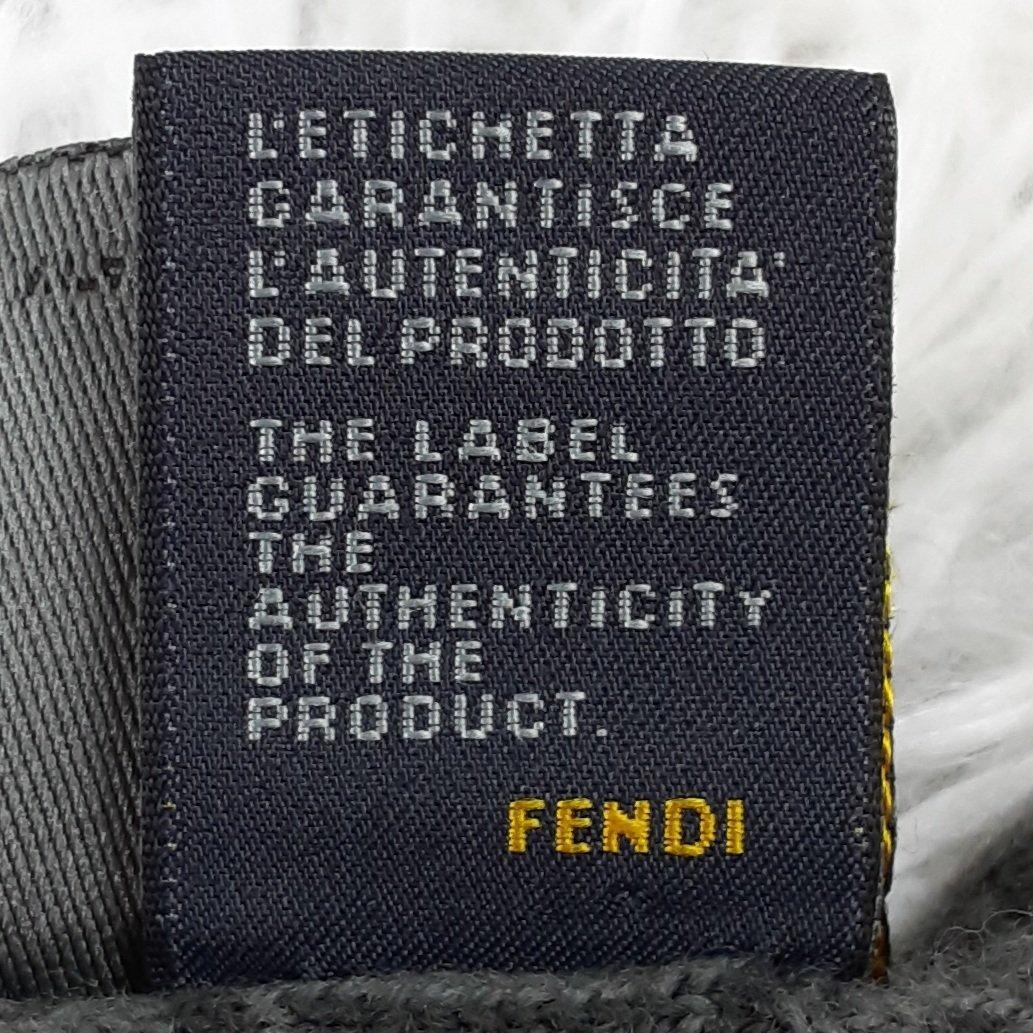 美品◎FENDI フェンディ マフラー ストール グレー ズッカ柄 イタリア製