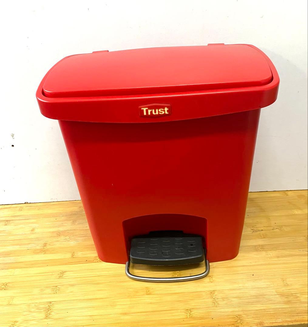 Trust ステップオンコンテナ 20L 赤