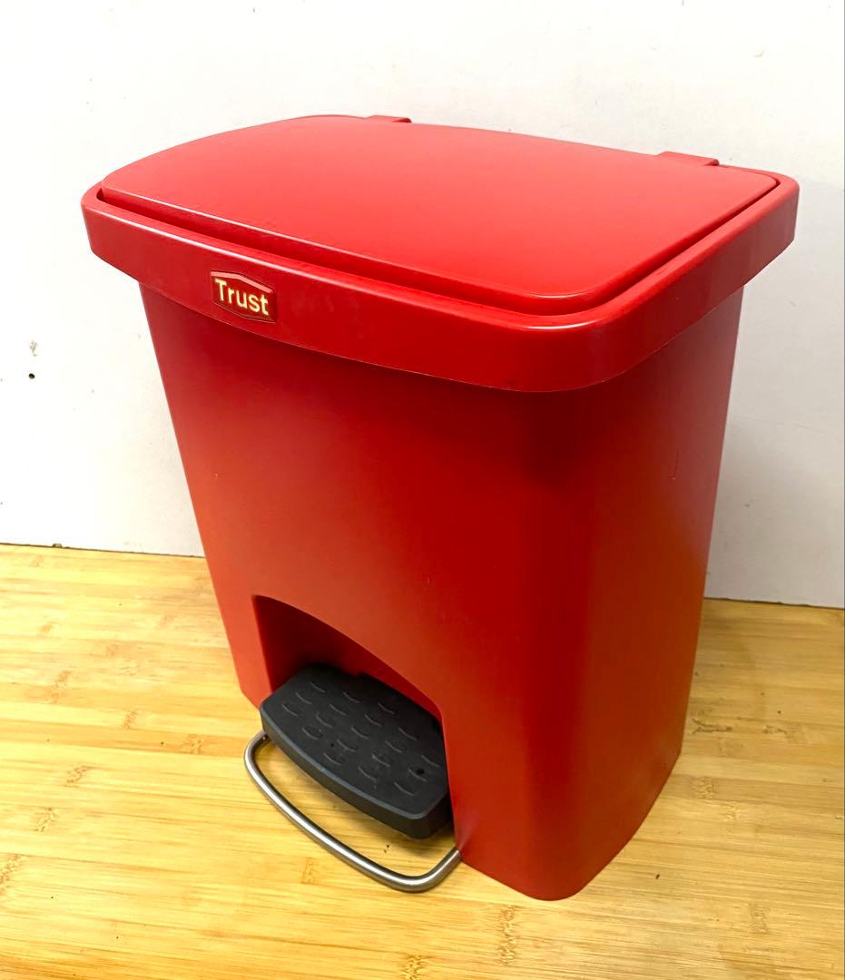 Trust ステップオンコンテナ 20L 赤