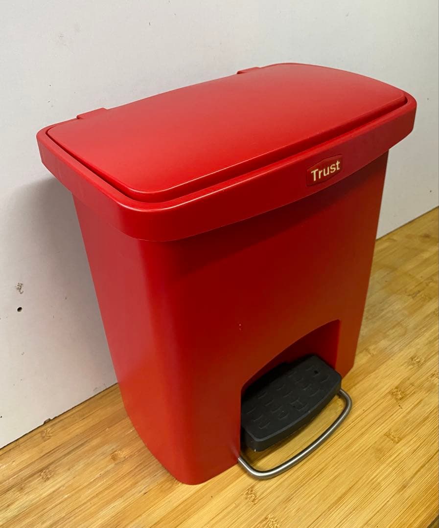 Trust ステップオンコンテナ 20L 赤