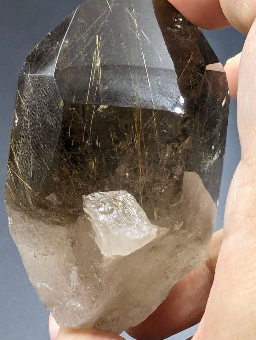 143g 大きめ　ブラジル産　原石 ルチルにスモーキークォーツBH6