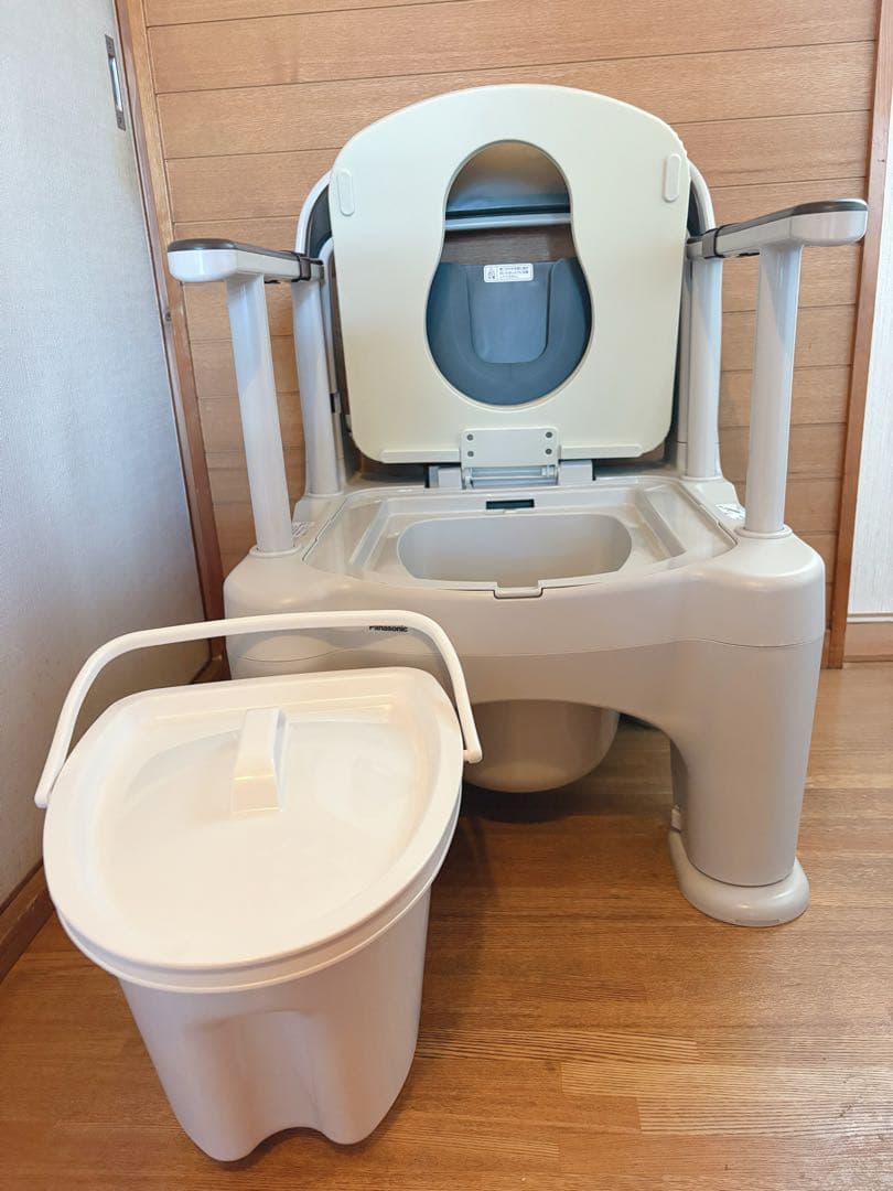 〈新品・未使用〉ポータブルトイレ （Panasonic PN-L30212）