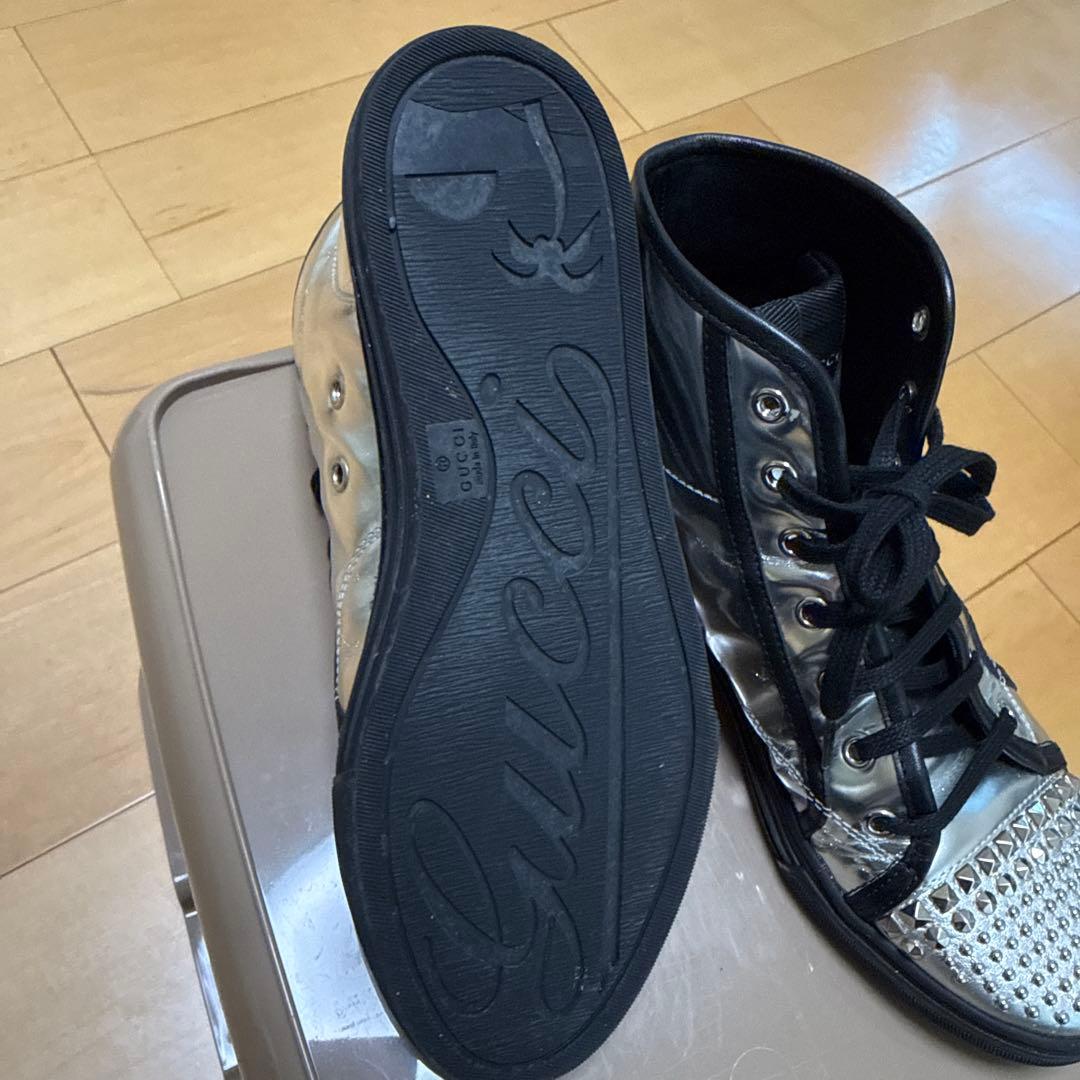 GUCCI（グッチ）シルバーレザーのスタッズ付きハイカットスニーカー23.5cm