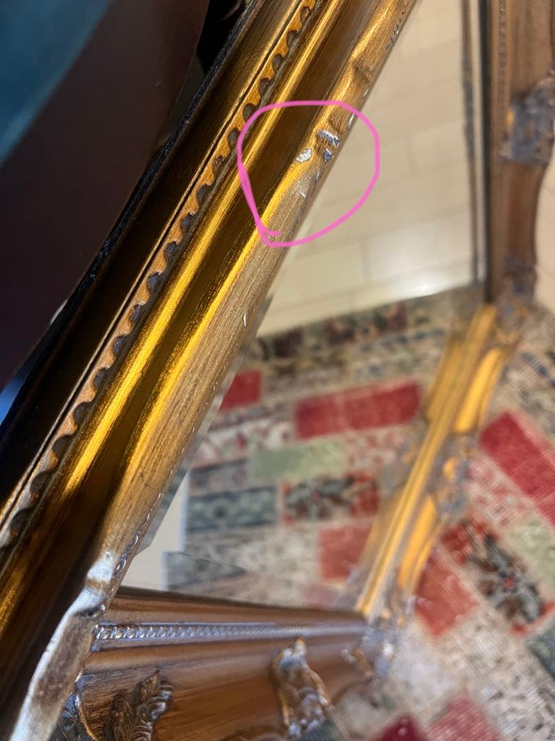 アンティーク風ゴールドの壁掛け鏡