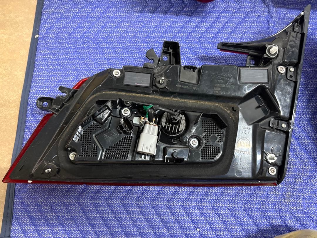 30アルファード後期　冷寒地　シーケンシャル　テールライト