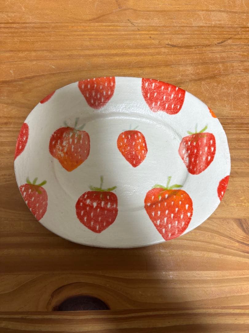 いちご柄楕円形皿　岡村友太郎