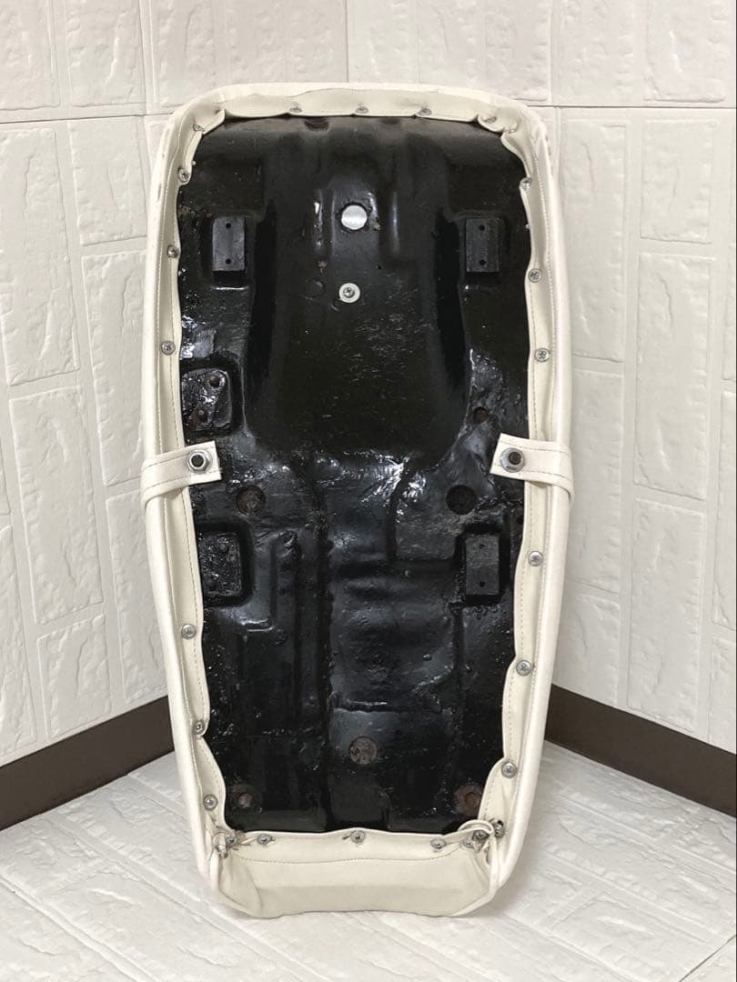 GS400 ホワイトレザー タックロールシート（あんこ抜き)