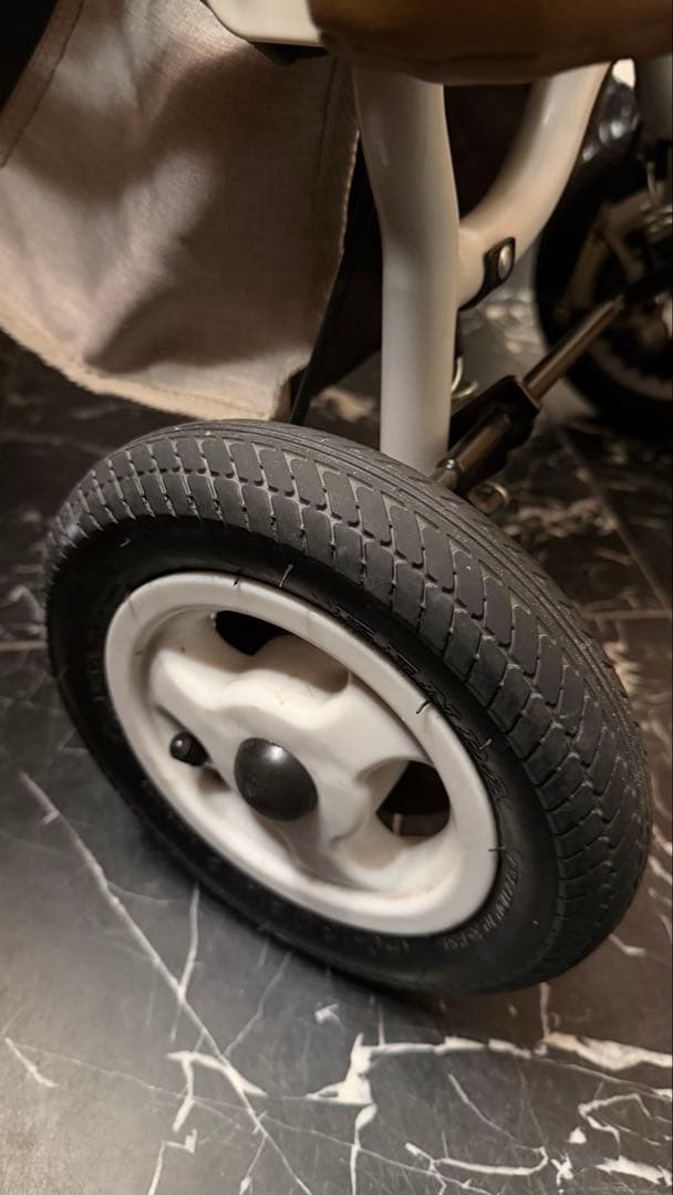 ロイロイエアバキーベビーカー