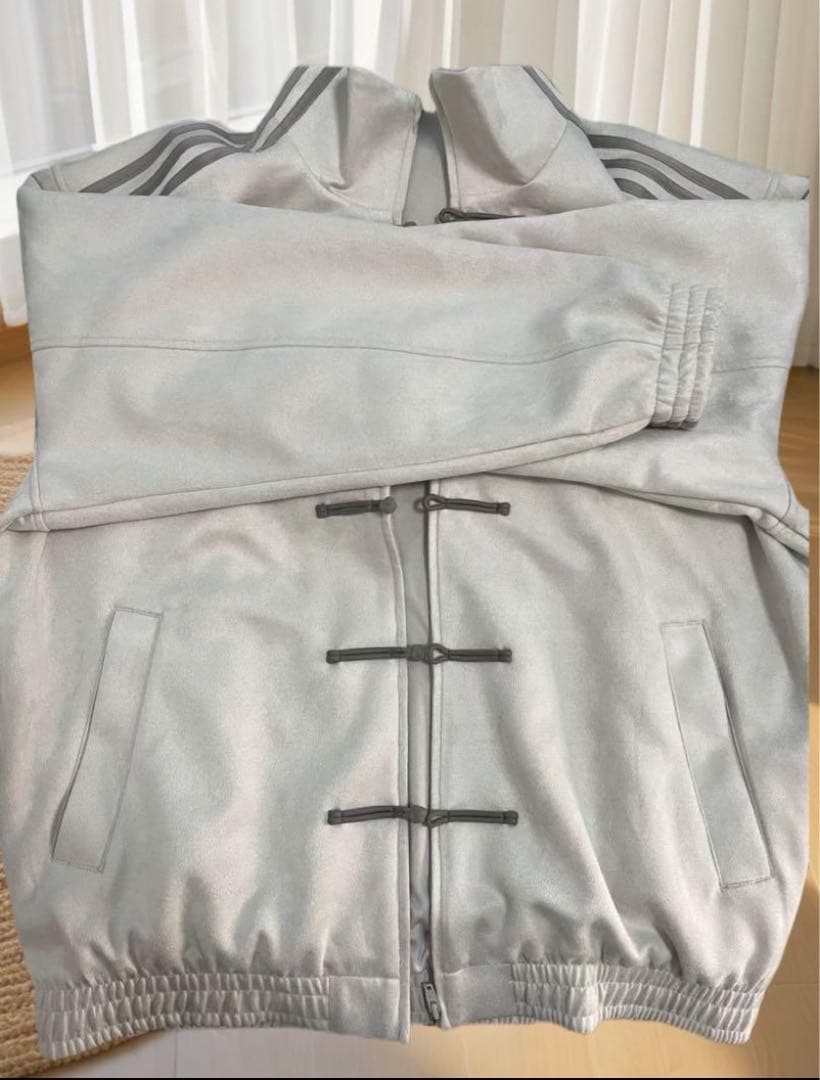 adidasアディダス 中国限定 蛇年トラックジャケット ホワイトMサイズ”