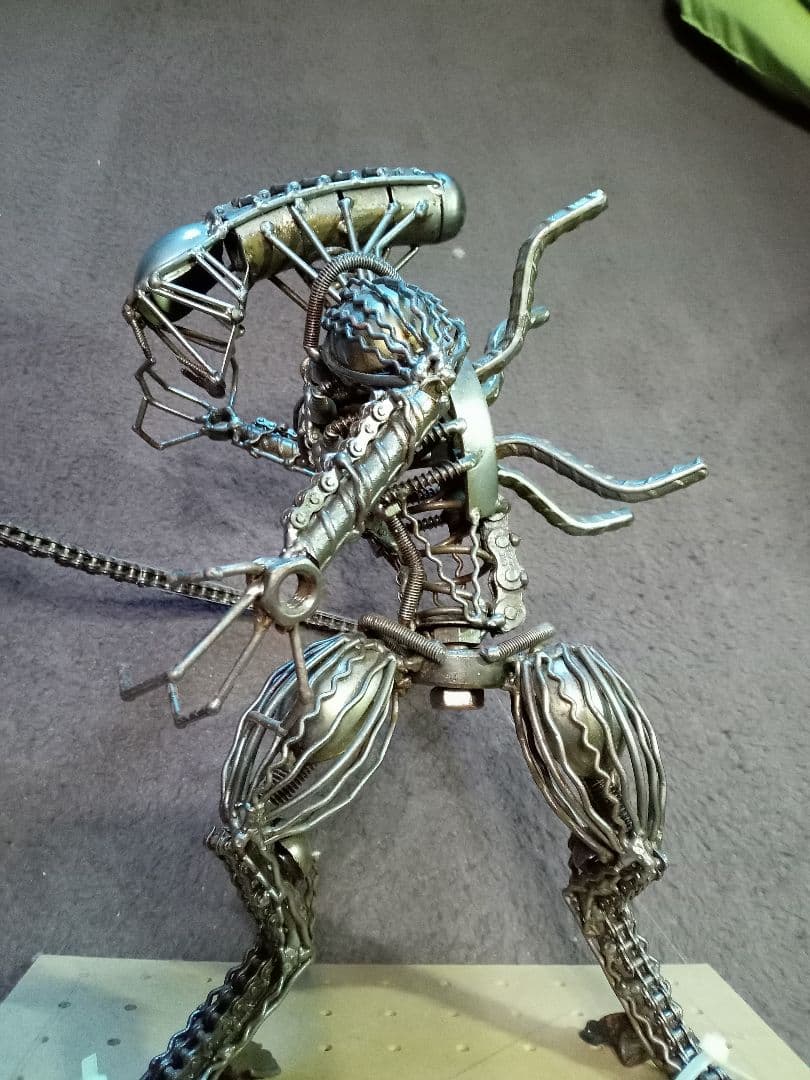 メタルアート　エイリアン　廃材アート