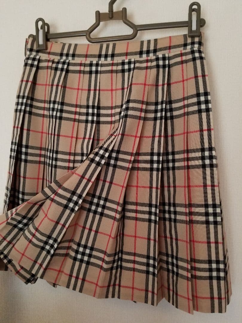 バーバリー人気キッズスカート綺麗なプリーツ　茶 2度使用　チェック 美品140