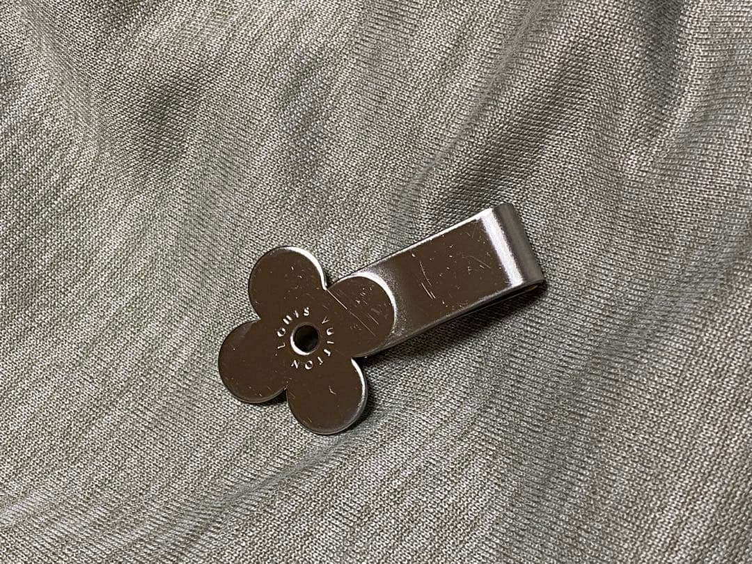 ルイヴィトン モノグラム マネークリップ フラワーモチーフ