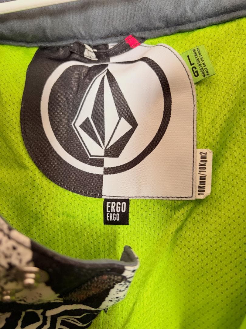 さかも！ さん専用◾️VOLCOM スノーボードウェア　上下セット　Lサイズ
