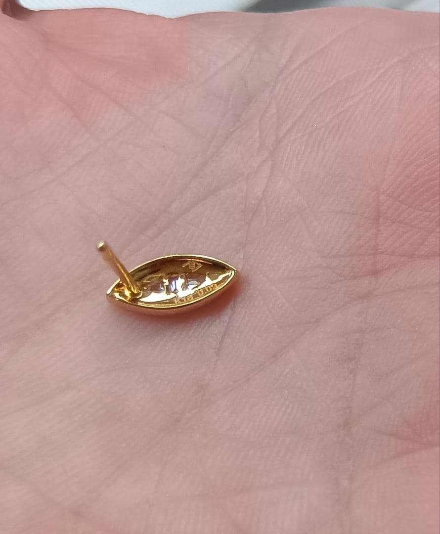 ベルシオラ　ピアス