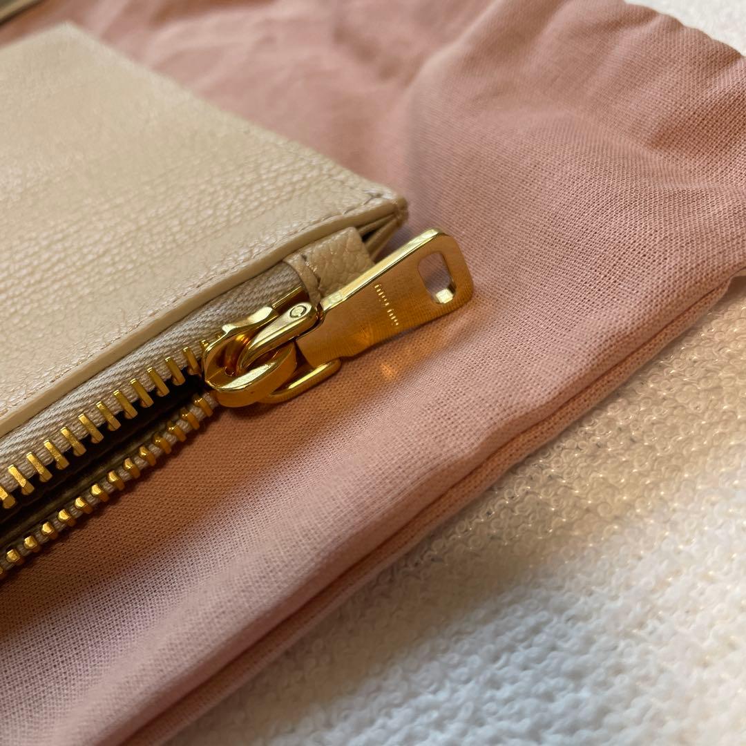 【新品未使用】Miumiu マドラスレザーのポーチ