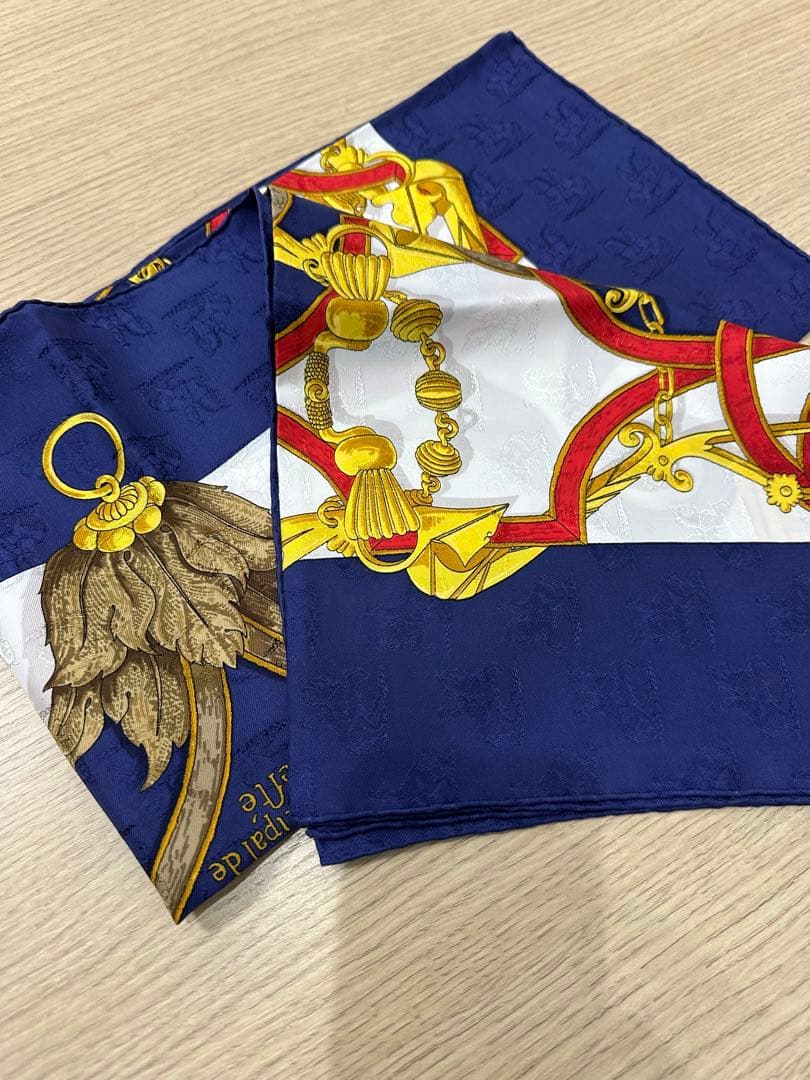 Hermès シルクスカーフ カレ90 帝王学