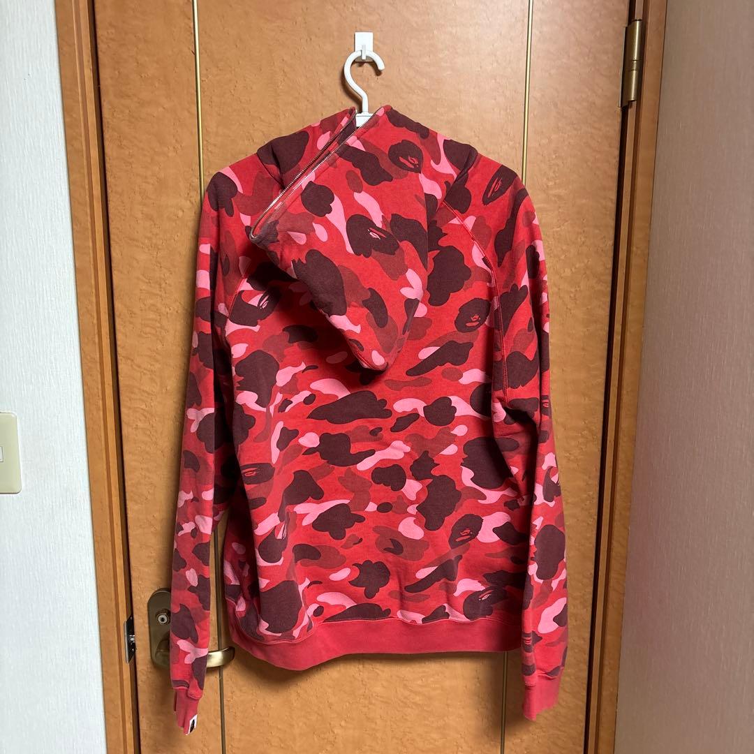 APE BAPEロゴ カモフラージュパーカー　レッド/Ｌ