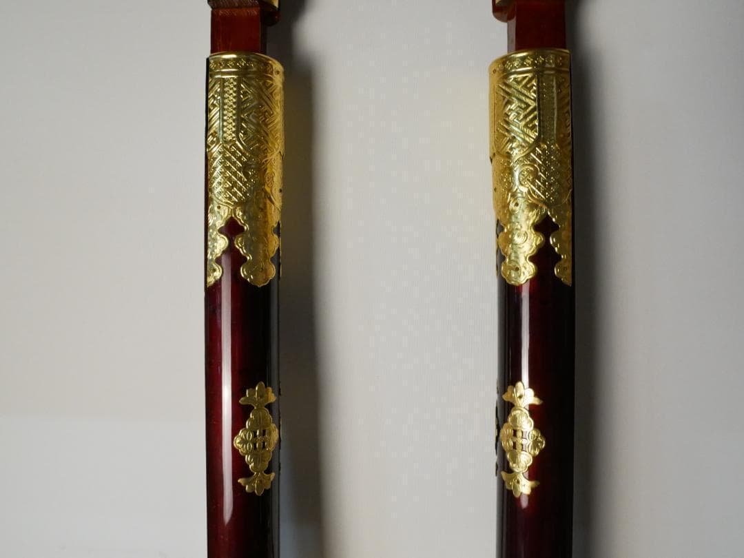 限定値下　収集品　最高級の大型仏壇用の大柱　梨地塗　本金メッキ手打金具　1596
