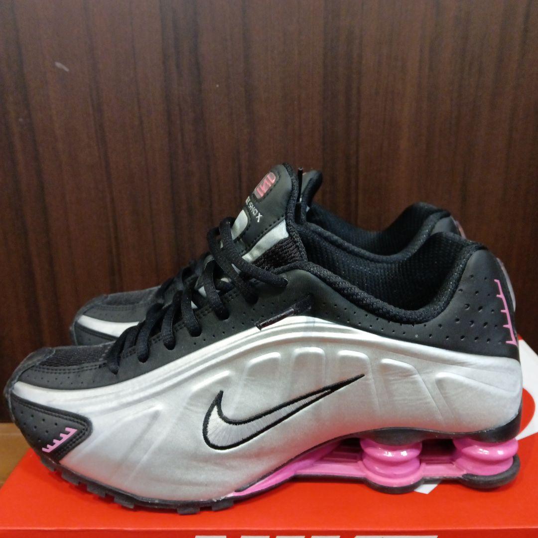 激レア Nike Shox R4 ナイキ ショックス スニーカー シルバー